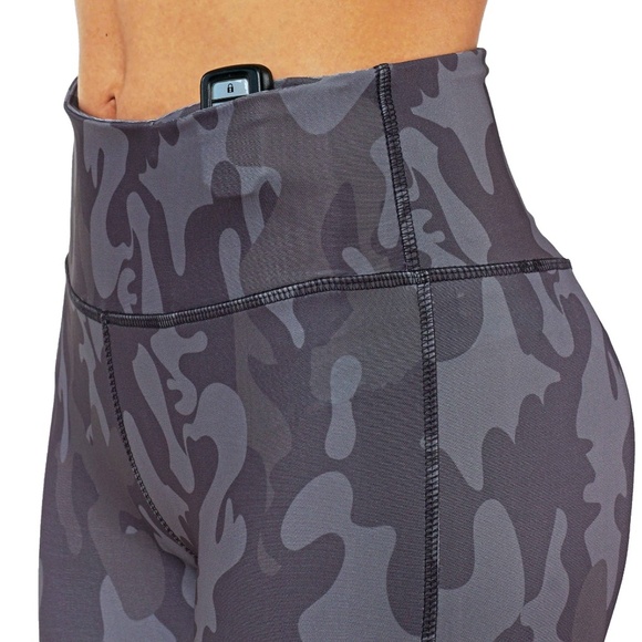 Camouflage Yoga leggings capri V shaped back - Picture 4 of 7